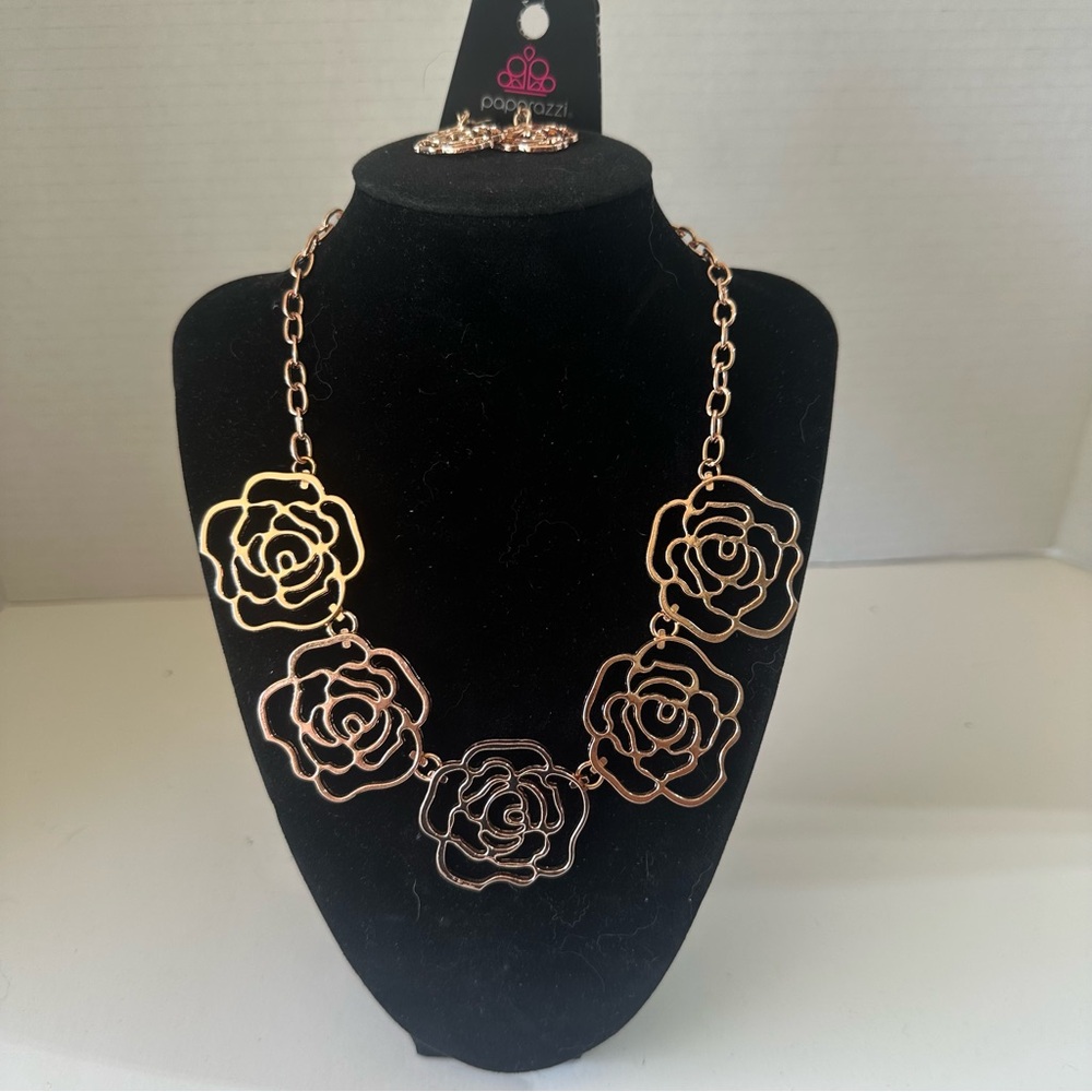 Paparazzi Rose Gold Floral Necklace